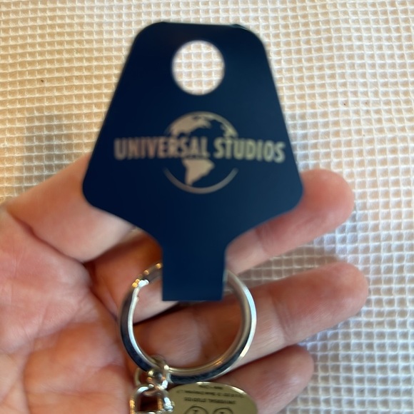 Universal Studios Thing 2 keychain - Picture 6 of 8